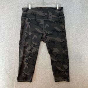 ZYIA Luxe Active Size 20 Forest Camo High Rise Cropped Leggings